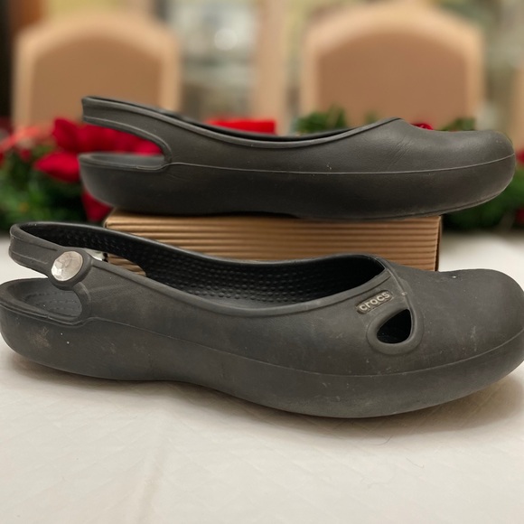 Crocs Size 7 Charcoal Coloured Slip-On Sandals. GUC - Picture 2 of 9